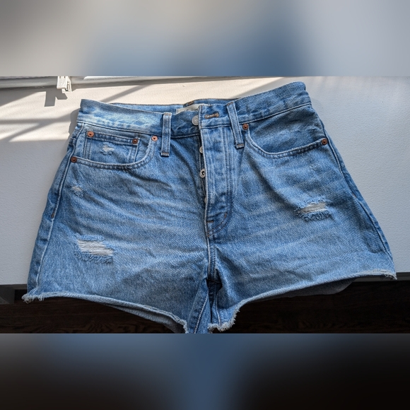 Madewell Curvy Relaxed Demin Shorts - Picture 1 of 6